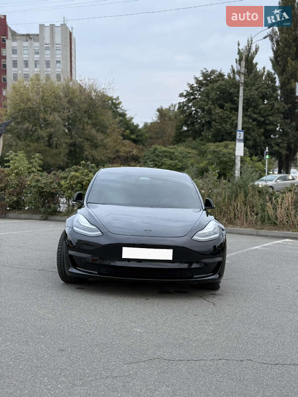 Седан Tesla Model 3 2020 в Києві