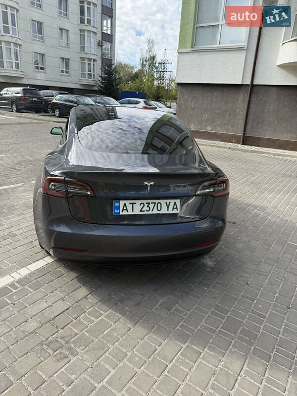 Седан Tesla Model 3 2018 в Івано-Франківську