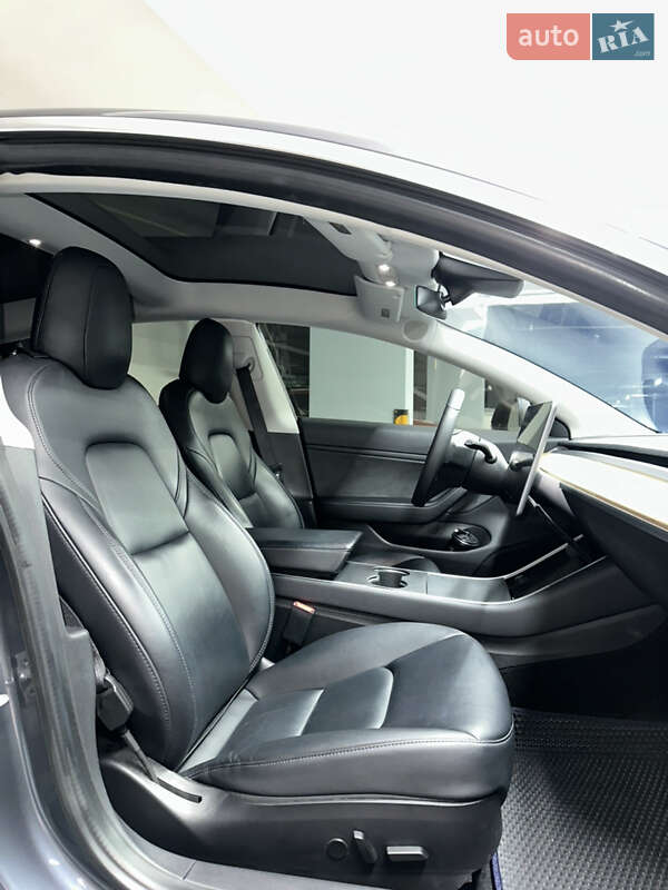Седан Tesla Model 3 2019 в Киеве