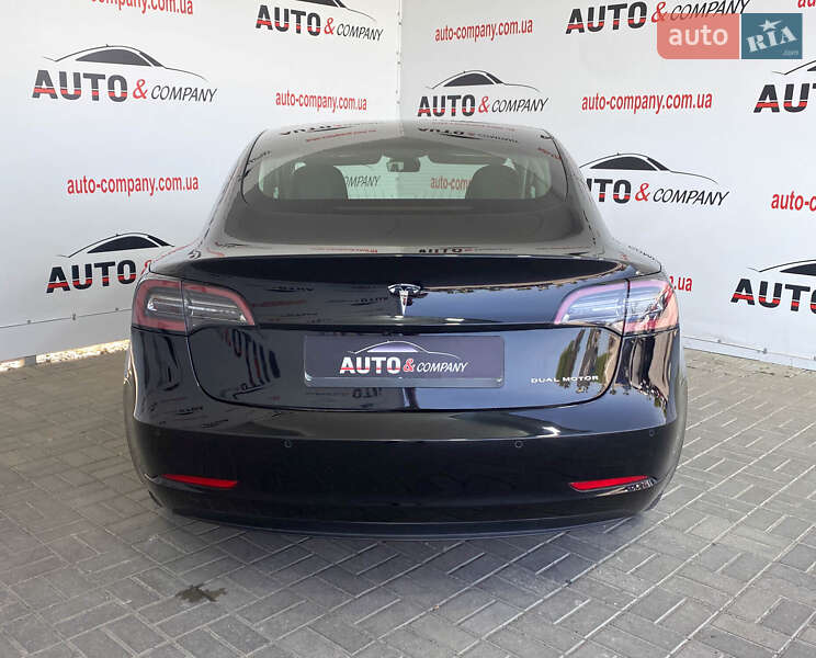 Седан Tesla Model 3 2020 в Львові