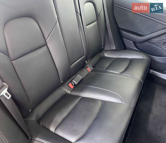 Седан Tesla Model 3 2020 в Львові