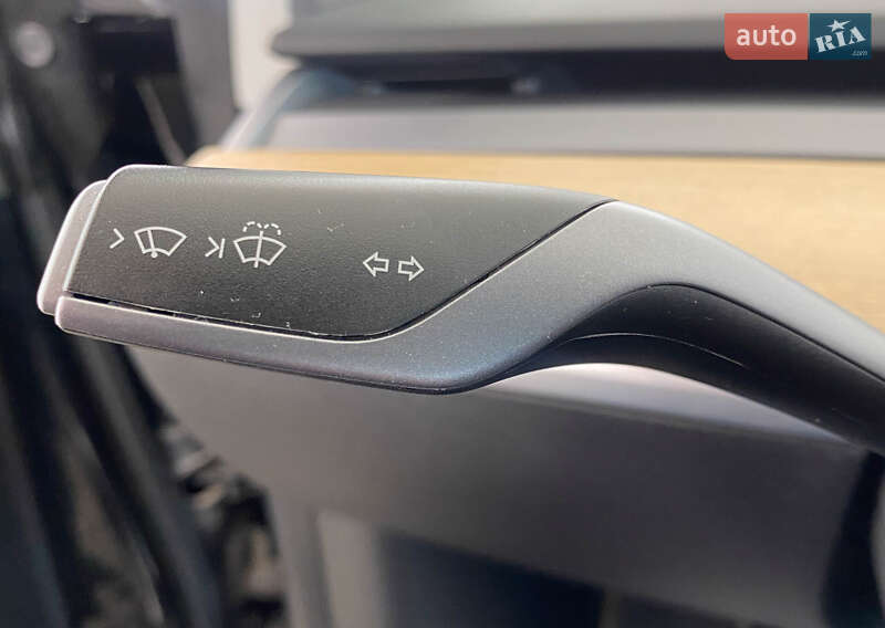 Седан Tesla Model 3 2020 в Львові