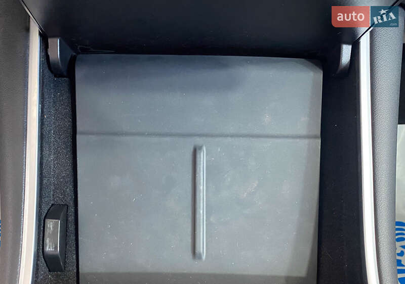 Седан Tesla Model 3 2020 в Львові