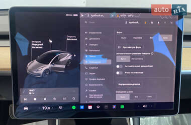 Седан Tesla Model 3 2020 в 