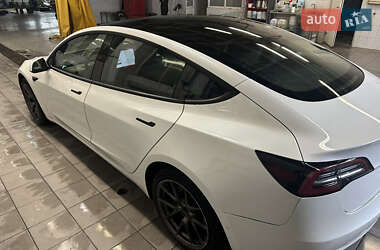 Седан Tesla Model 3 2021 в 