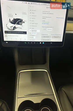 Седан Tesla Model 3 2021 в 