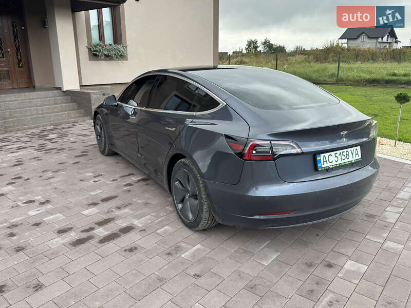 Седан Tesla Model 3 2020 в Львове