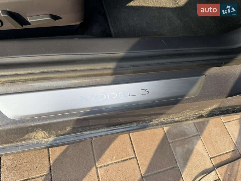 Седан Tesla Model 3 2020 в Львове