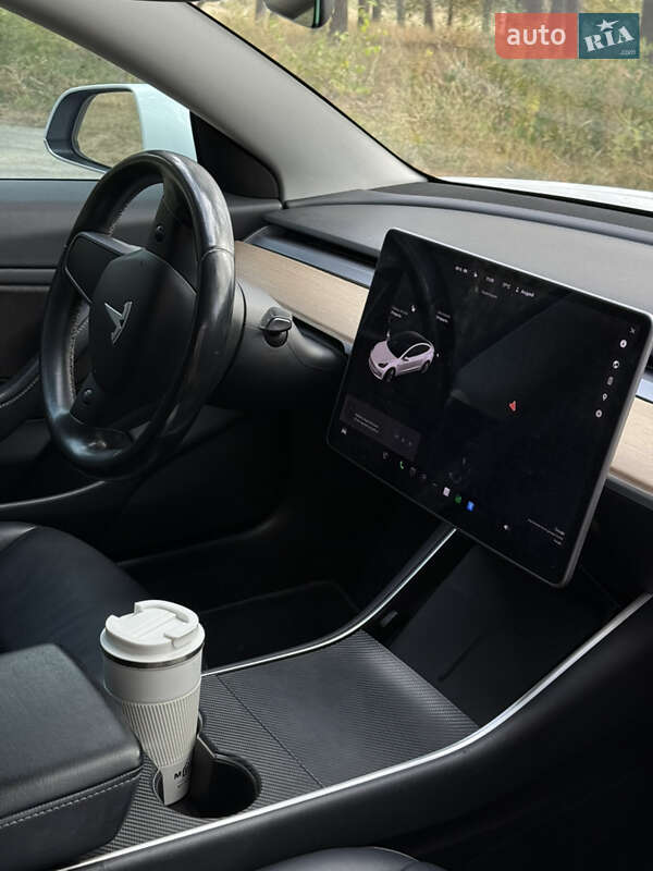 Седан Tesla Model 3 2018 в Днепре