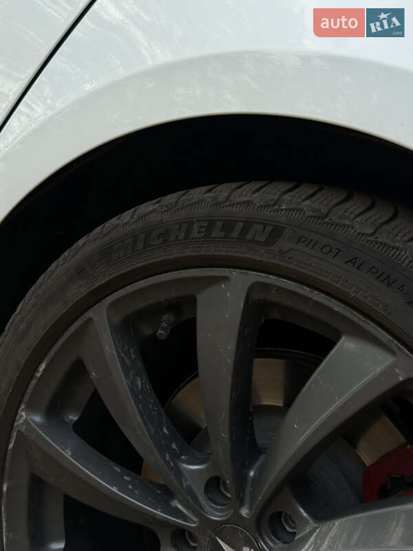 Седан Tesla Model 3 2018 в Днепре