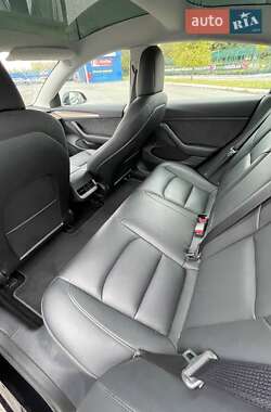 Седан Tesla Model 3 2023 в 