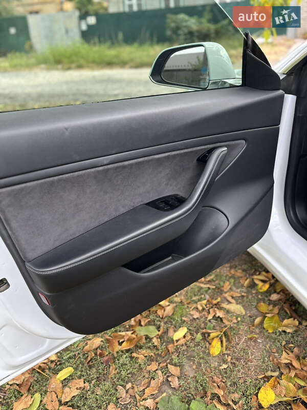 Седан Tesla Model 3 2019 в Дніпрі