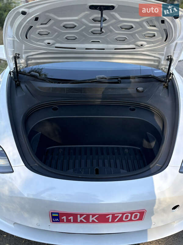Седан Tesla Model 3 2019 в Дніпрі