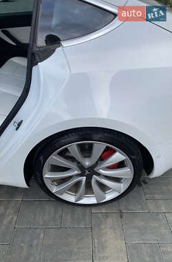 Седан Tesla Model 3 2019 в 