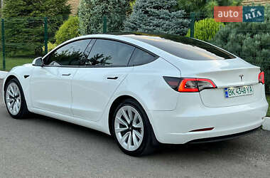 Седан Tesla Model 3 2021 в 