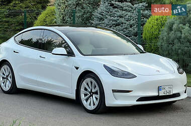 Седан Tesla Model 3 2021 в 