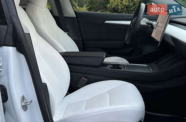 Седан Tesla Model 3 2021 в 