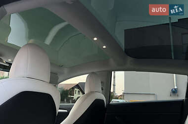 Седан Tesla Model 3 2021 в 