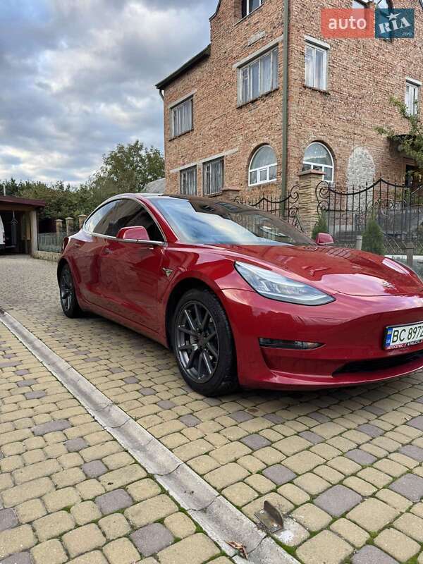 Седан Tesla Model 3 2018 в Львове