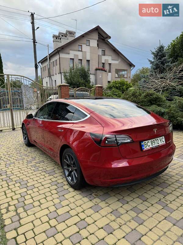 Седан Tesla Model 3 2018 в Львове