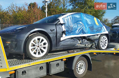 Седан Tesla Model 3 2022 в 