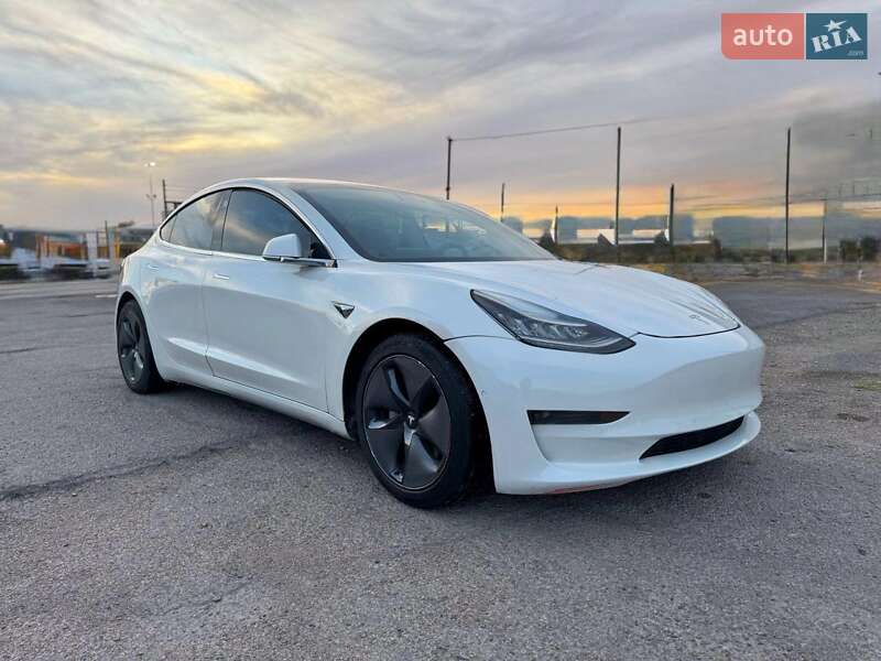 Седан Tesla Model 3 2019 в Полтаві