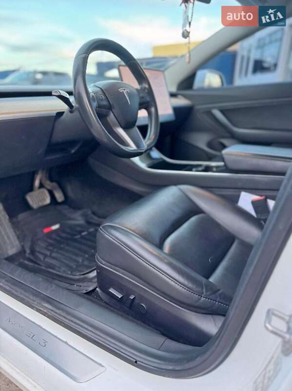 Седан Tesla Model 3 2019 в Полтаві