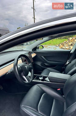 Седан Tesla Model 3 2019 в 