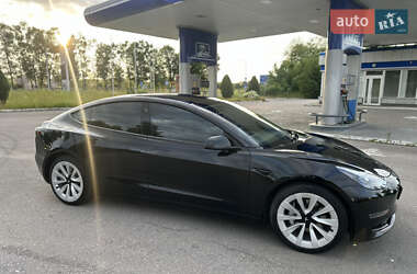 Седан Tesla Model 3 2022 в 