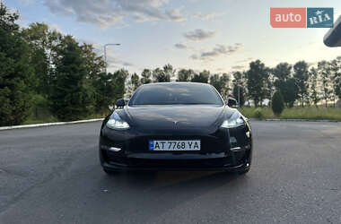 Седан Tesla Model 3 2022 в 