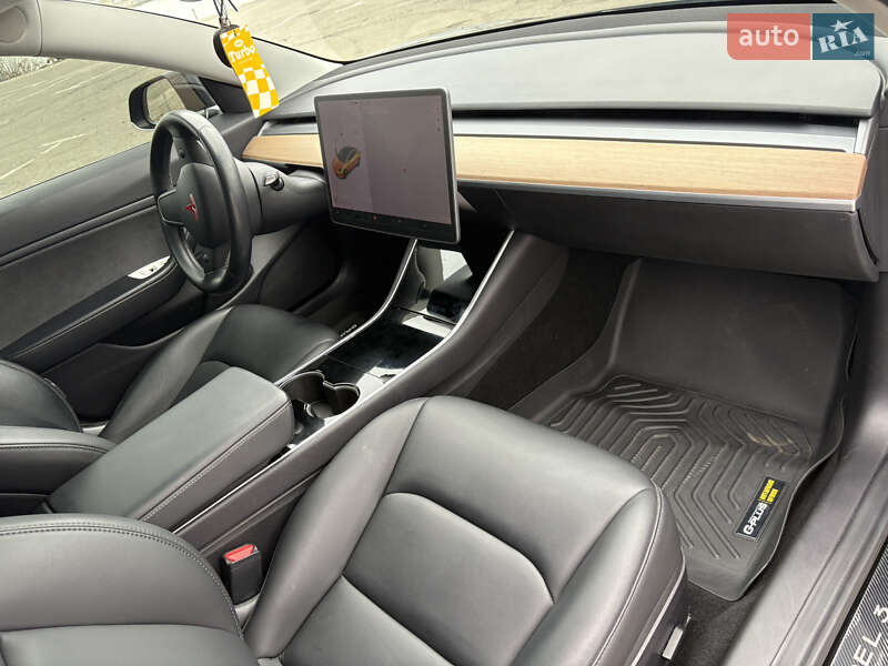 Седан Tesla Model 3 2019 в Киеве