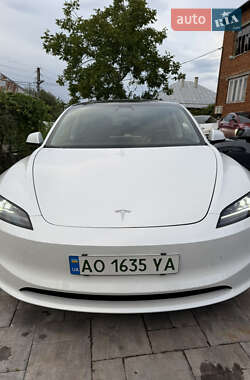 Седан Tesla Model 3 2024 в 