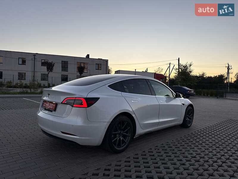 Седан Tesla Model 3 2020 в Луцьку