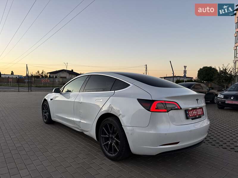 Седан Tesla Model 3 2020 в Луцьку