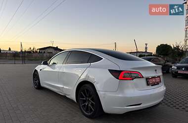 Седан Tesla Model 3 2020 в 