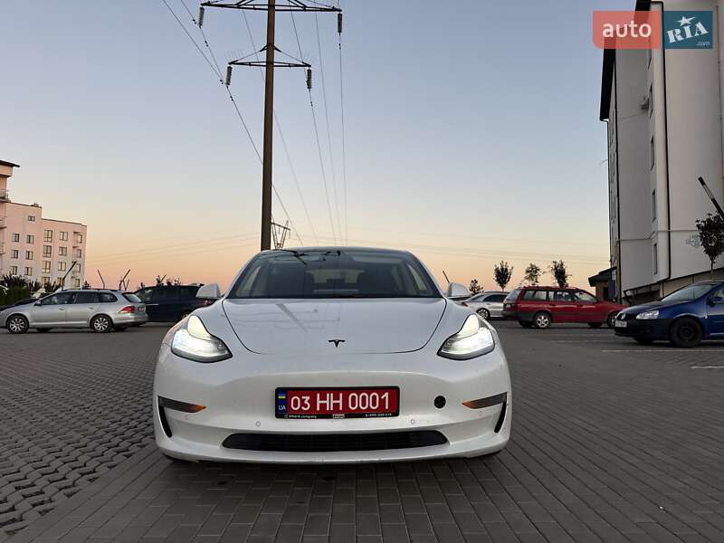 Седан Tesla Model 3 2020 в Луцьку