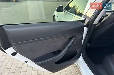 Седан Tesla Model 3 2020 в 