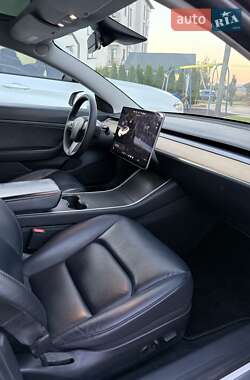 Седан Tesla Model 3 2020 в 