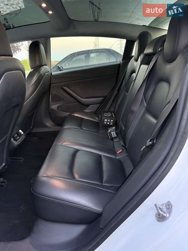 Седан Tesla Model 3 2020 в Луцьку