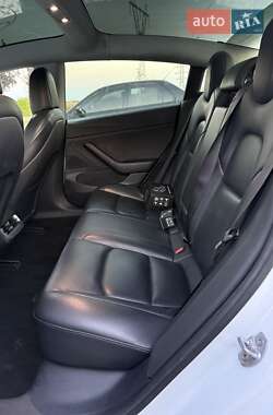 Седан Tesla Model 3 2020 в 