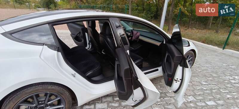 Седан Tesla Model 3 2020 в Кривому Розі