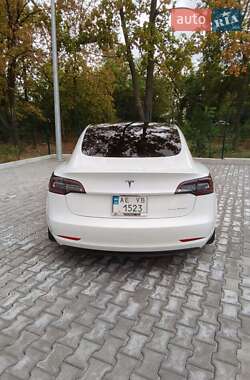 Седан Tesla Model 3 2020 в 