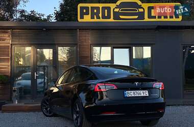 Седан Tesla Model 3 2022 в 