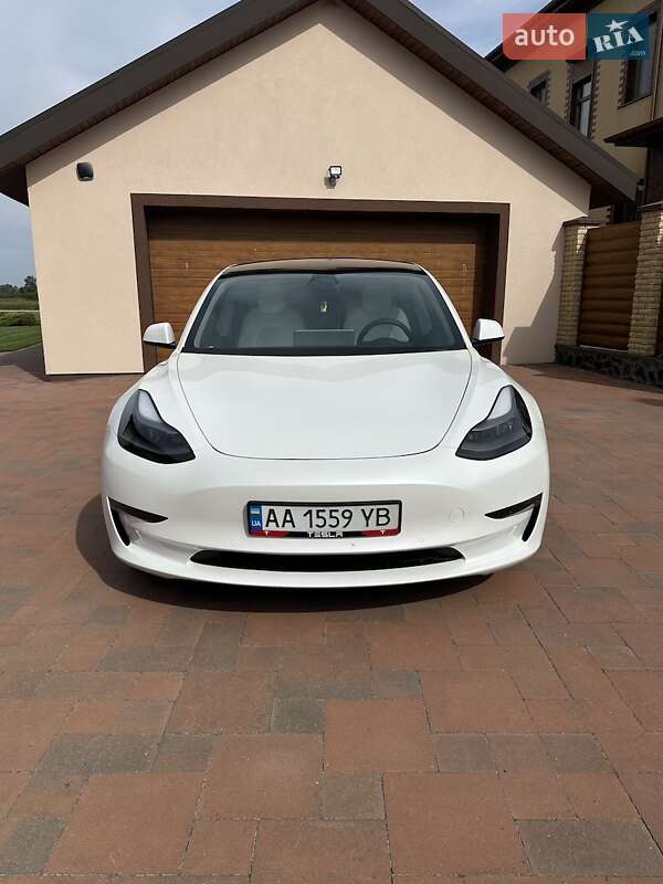 Седан Tesla Model 3 2021 в Черкассах