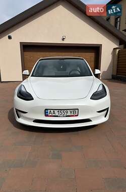 Седан Tesla Model 3 2021 в 