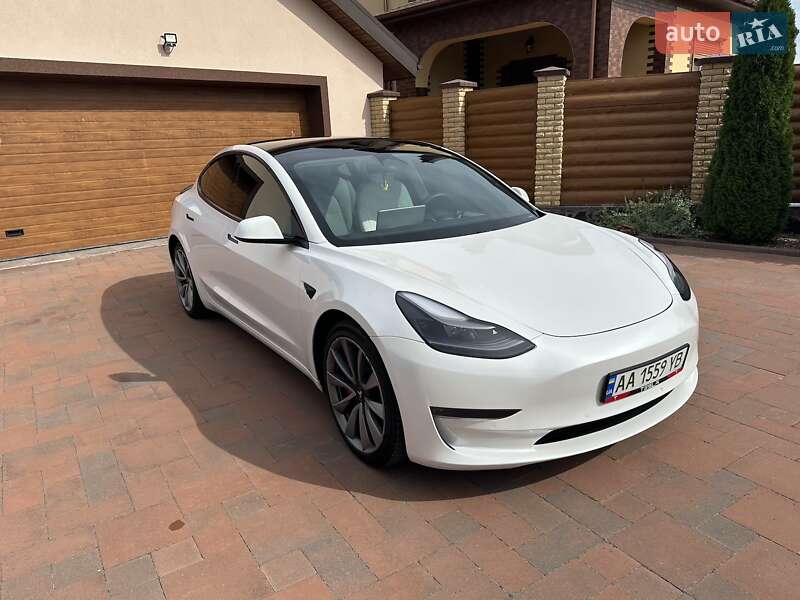 Седан Tesla Model 3 2021 в Черкассах