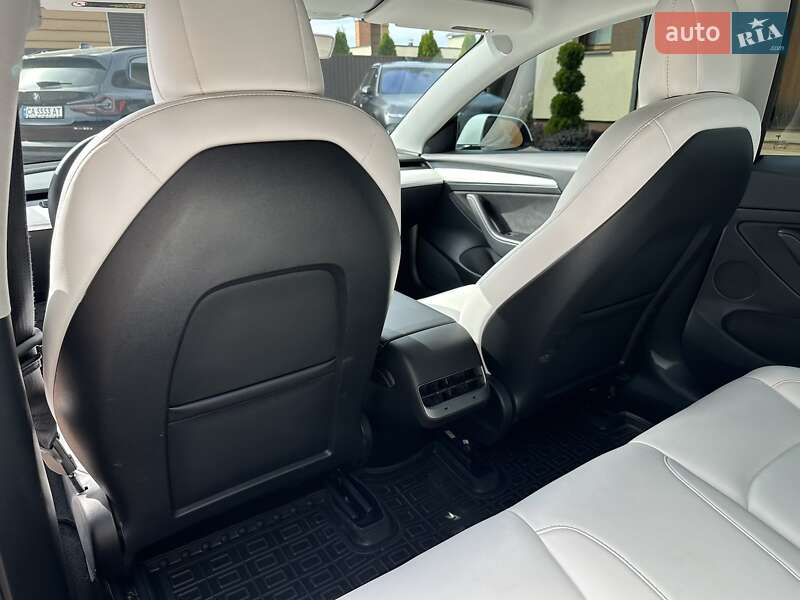 Седан Tesla Model 3 2021 в Черкассах