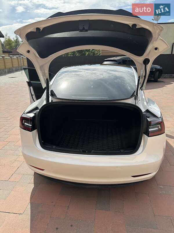 Седан Tesla Model 3 2021 в Черкассах