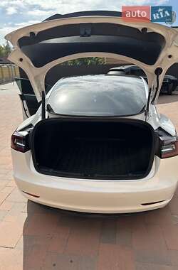Седан Tesla Model 3 2021 в 