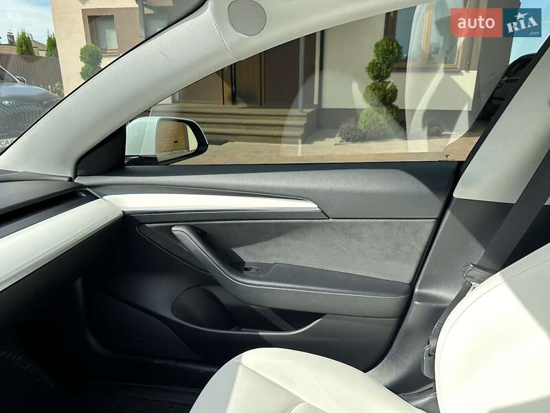 Седан Tesla Model 3 2021 в Черкассах